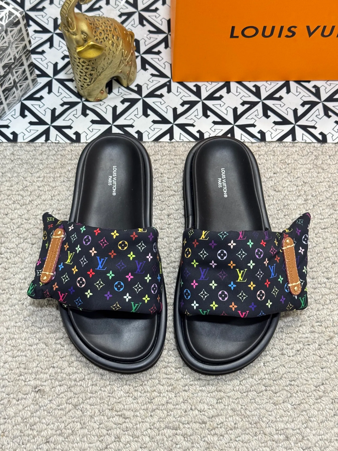 Men's men's shoes 💰360 [New style] 🦇🦇Top original order [Louis Vuitton] Couple style 👫Spring and summer style🎯🎯As an active family in the fashion industry ⭐ Lv is characterized by bold innovation ⚡Fabric down cloth🔥 Combined outsole, clean and tidy ⚡Fashionable and generous🌹Multiple colors available..Size: 36-44 (45 customized